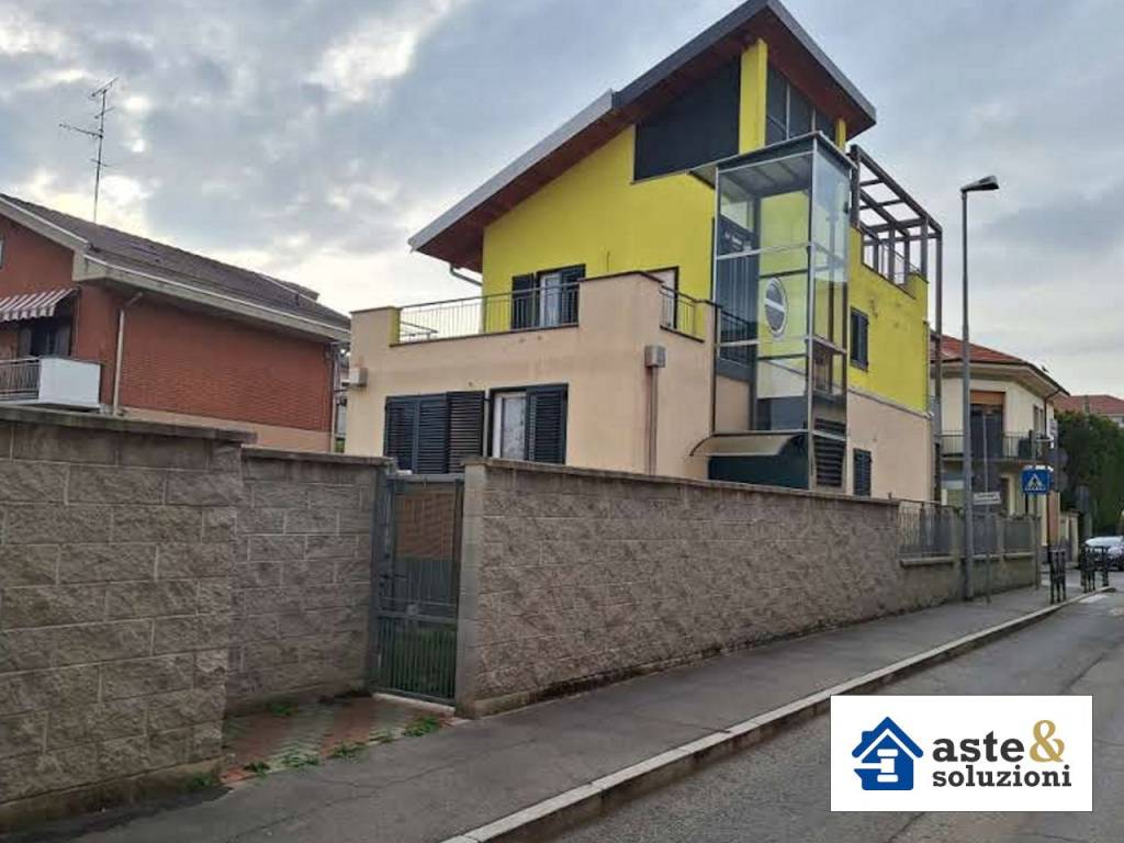casa indipendente in vendita a Grugliasco