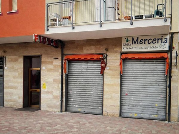 negozio in vendita a Grugliasco