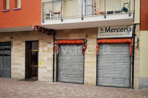 negozio in vendita a Grugliasco