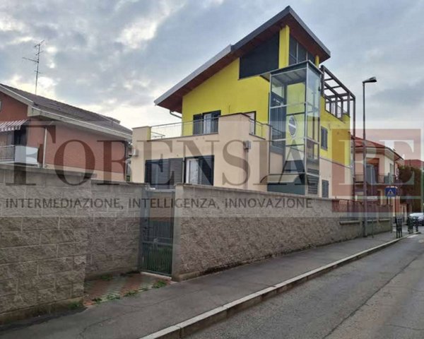 casa indipendente in vendita a Grugliasco