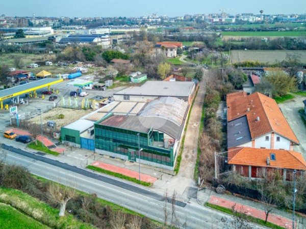 locale commerciale in vendita a Grugliasco in zona Gerbido