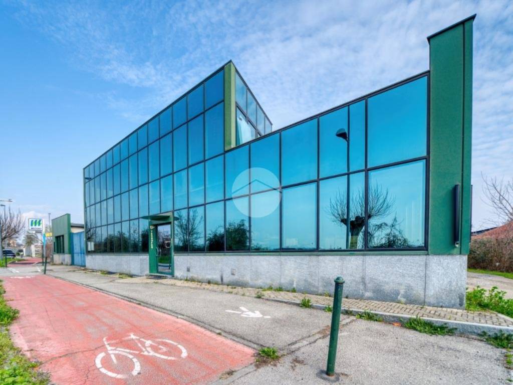 locale commerciale in vendita a Grugliasco in zona Gerbido
