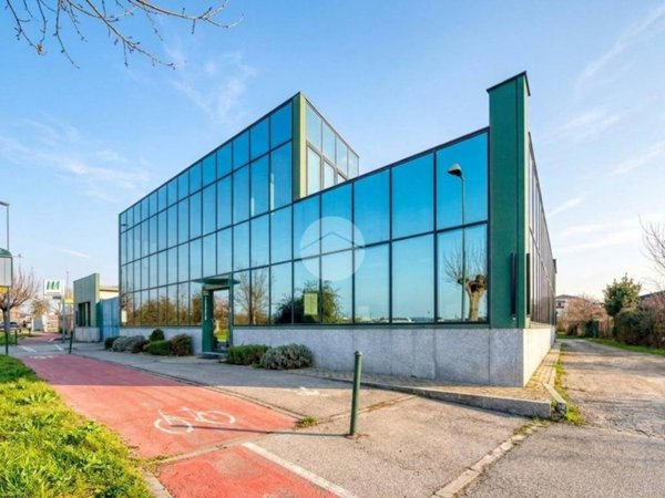 locale commerciale in vendita a Grugliasco in zona Gerbido