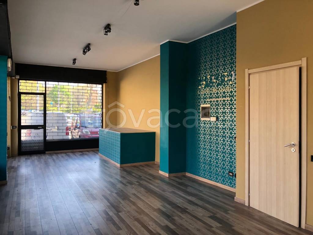 negozio in vendita a Grugliasco