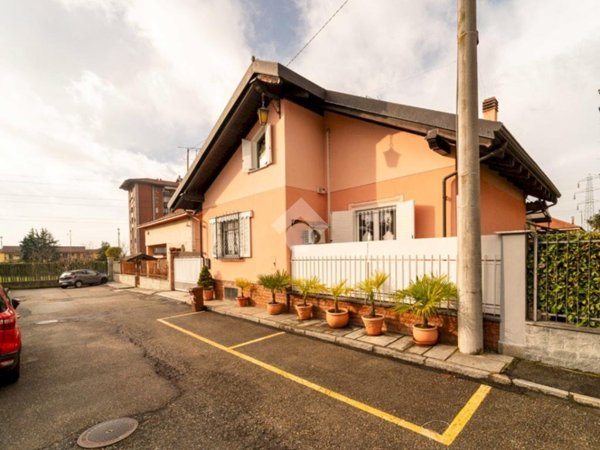 casa indipendente in vendita a Grugliasco