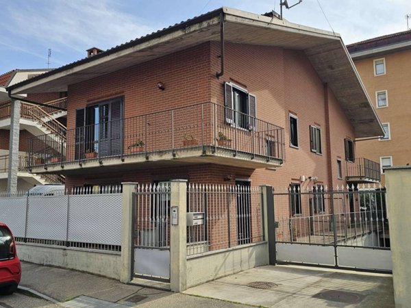 casa indipendente in vendita a Grugliasco