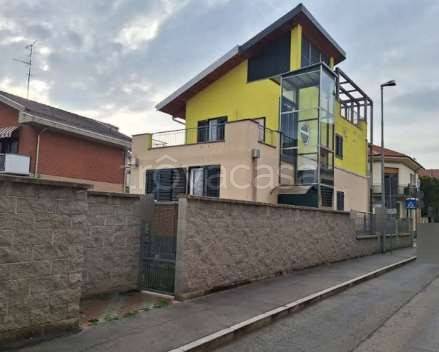 casa indipendente in vendita a Grugliasco