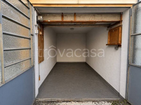 locale di sgombero in vendita a Grugliasco