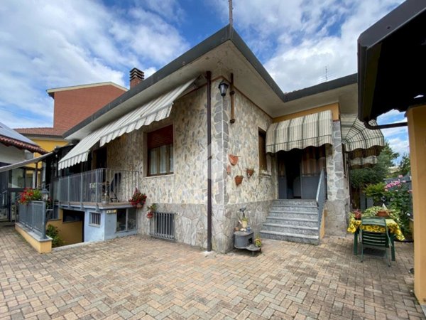 casa indipendente in vendita a Grugliasco