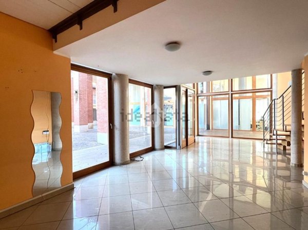 locale commerciale in vendita a Grugliasco