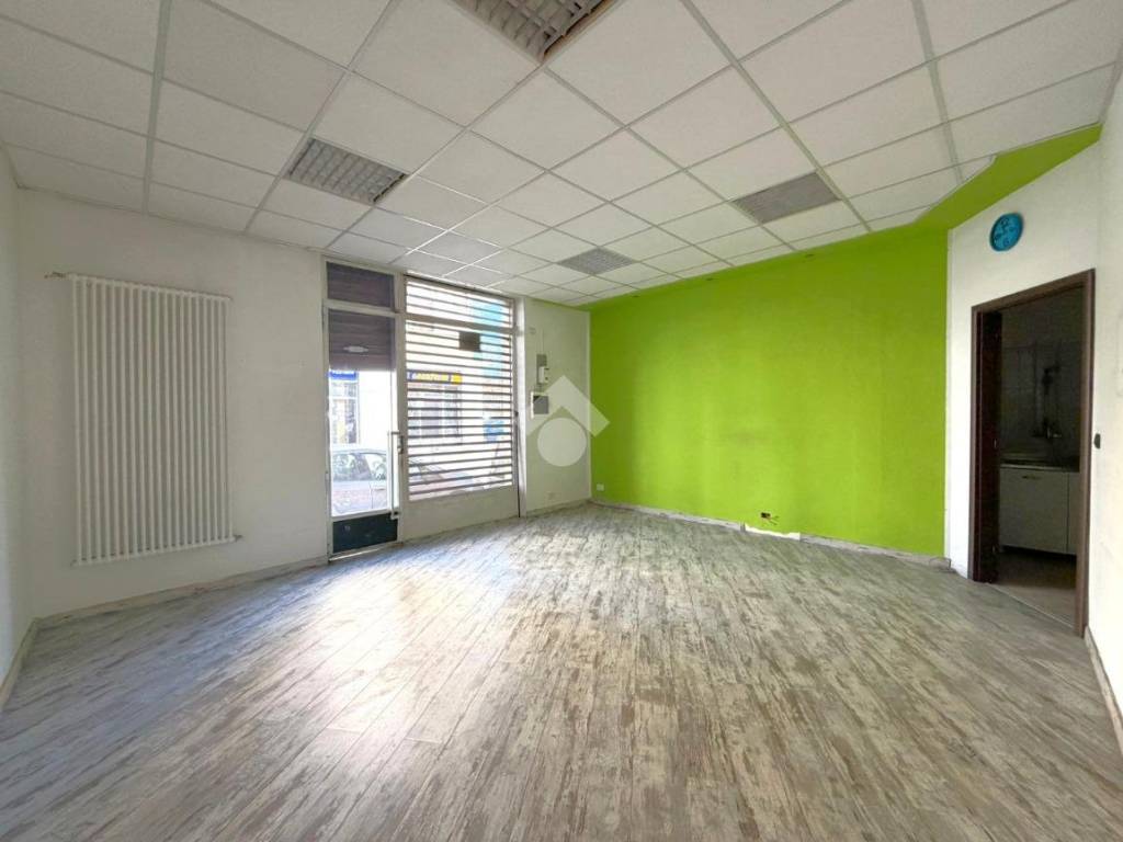 negozio in vendita a Grugliasco