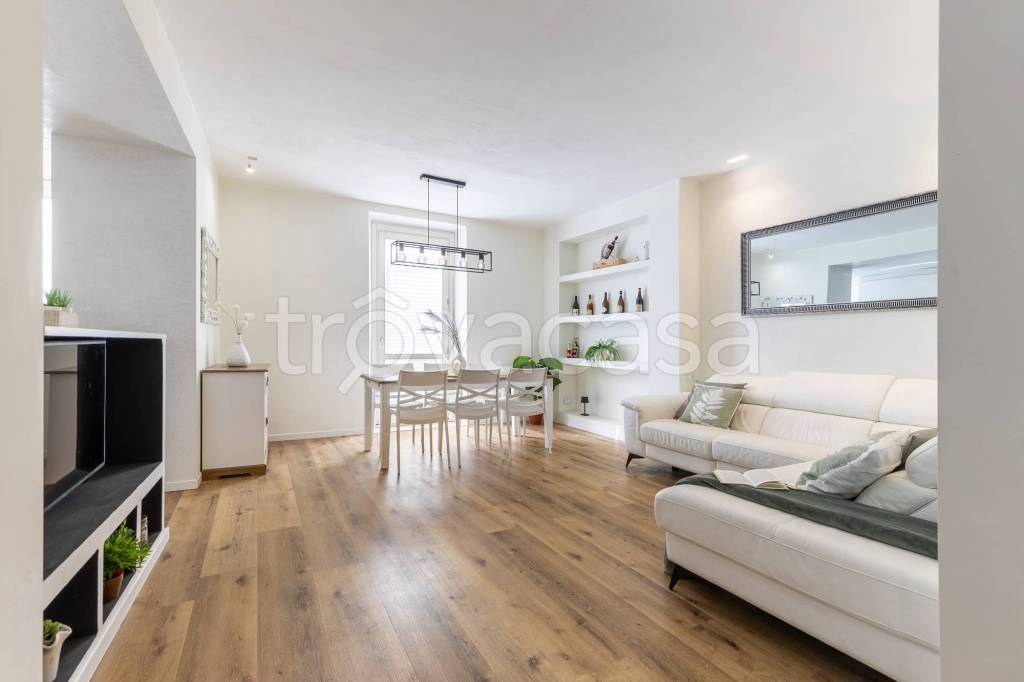 casa indipendente in vendita a Grugliasco in zona San Cassiano