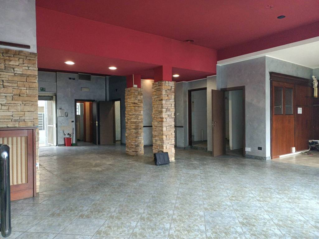 negozio in vendita a Grugliasco in zona San Giacomo