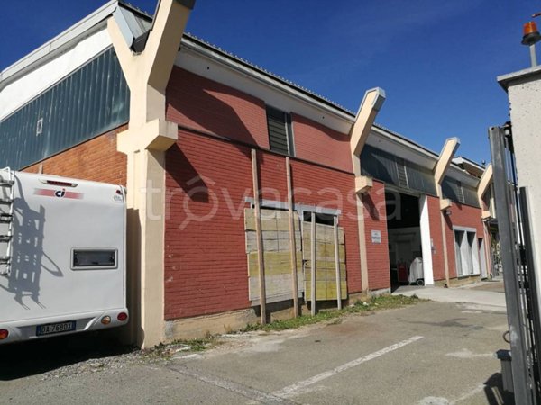 negozio in vendita a Grugliasco in zona Lesna