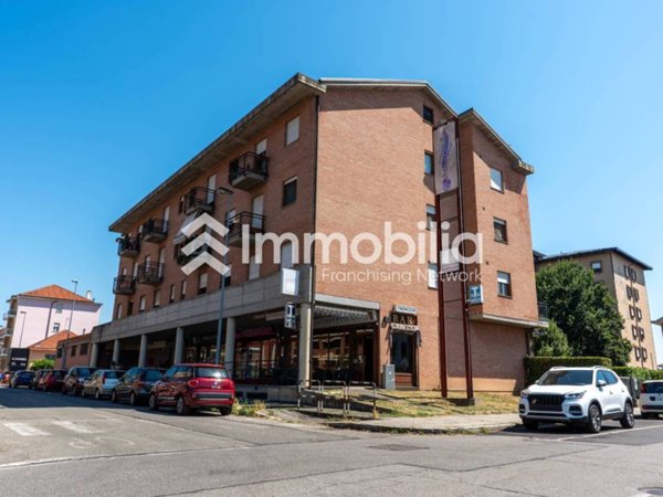 negozio in vendita a Grugliasco in zona San Giacomo