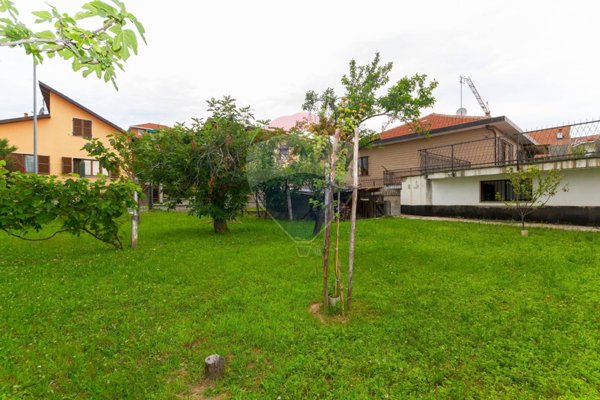 casa indipendente in vendita a Grugliasco in zona Fabbrichetta