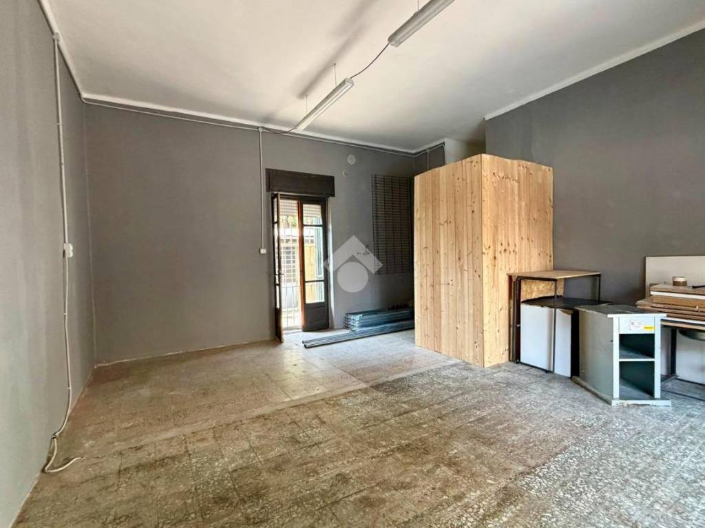 negozio in vendita a Grugliasco in zona San Giacomo