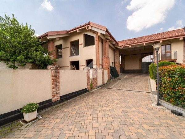casa indipendente in vendita a Grugliasco in zona Fabbrichetta