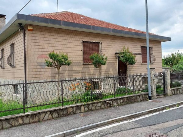 casa indipendente in vendita a Grugliasco in zona Fabbrichetta