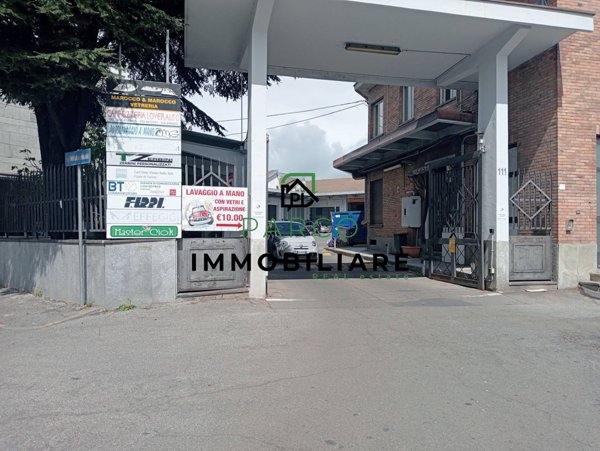 locale commerciale in vendita a Grugliasco in zona Lesna