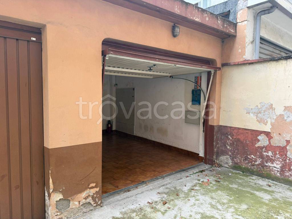 box auto in vendita a Grugliasco in zona San Giacomo