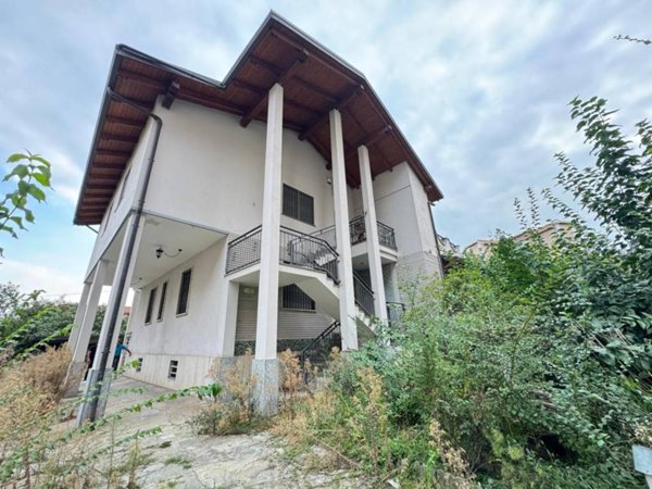 casa indipendente in vendita a Grugliasco in zona Fabbrichetta