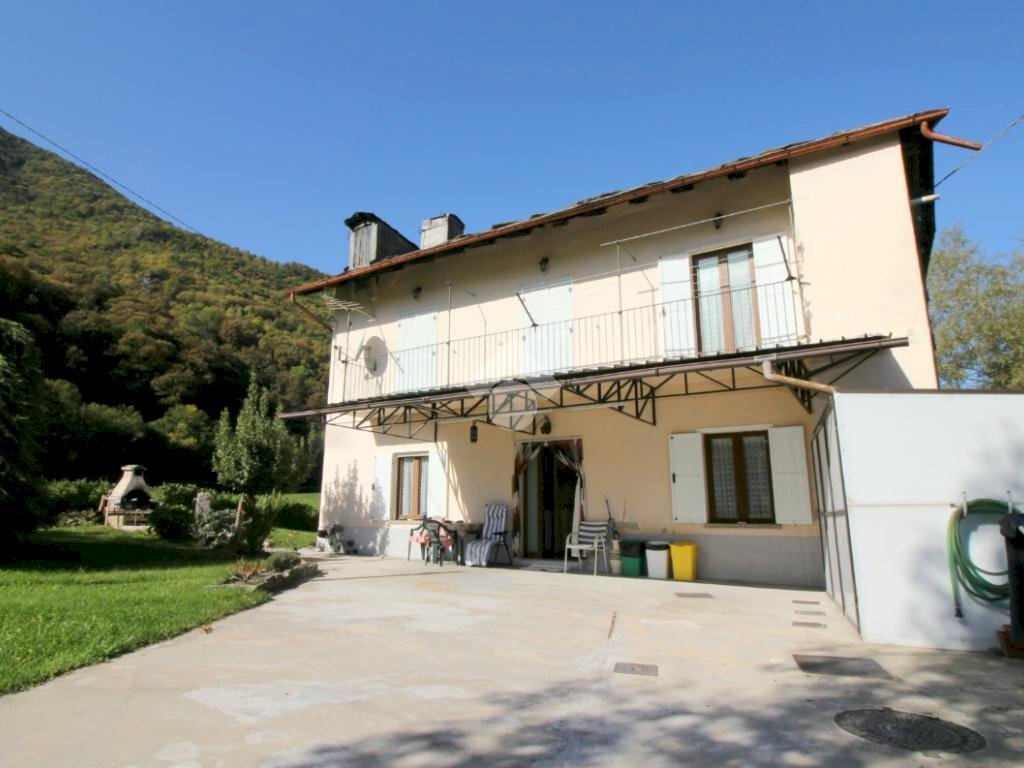 casa indipendente in vendita ad Inverso Pinasca