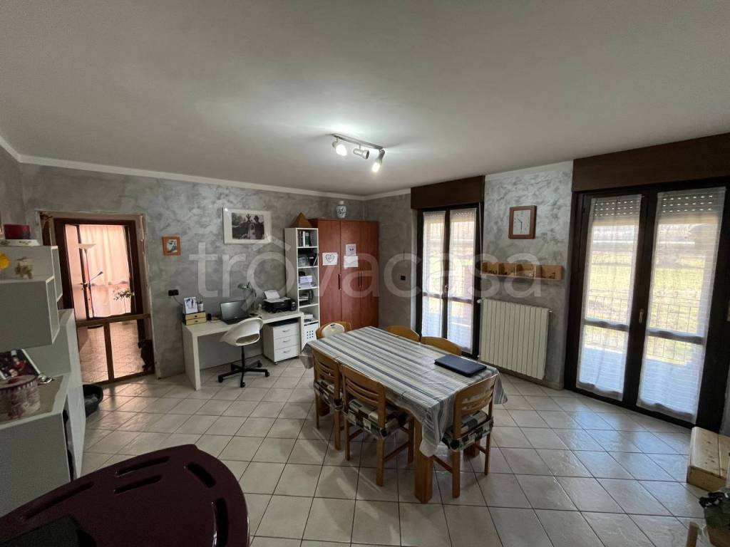 appartamento in vendita ad Inverso Pinasca