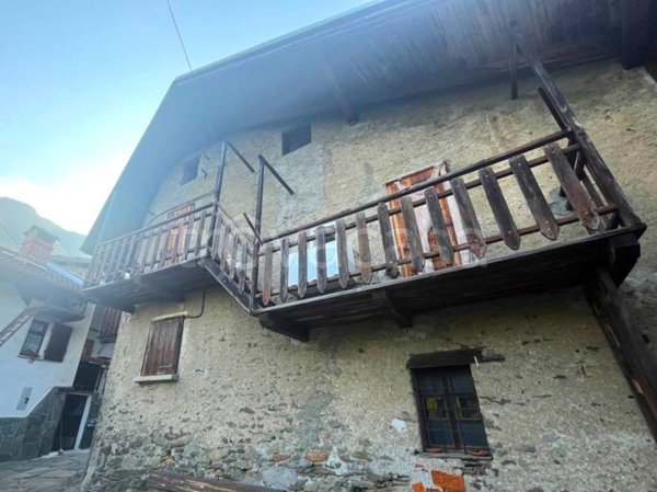 casa indipendente in vendita ad Inverso Pinasca