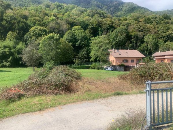 villa in vendita ad Inverso Pinasca