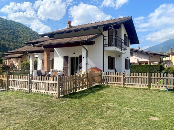 casa indipendente in vendita ad Inverso Pinasca