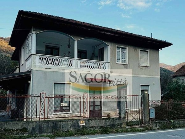 casa indipendente in vendita ad Inverso Pinasca
