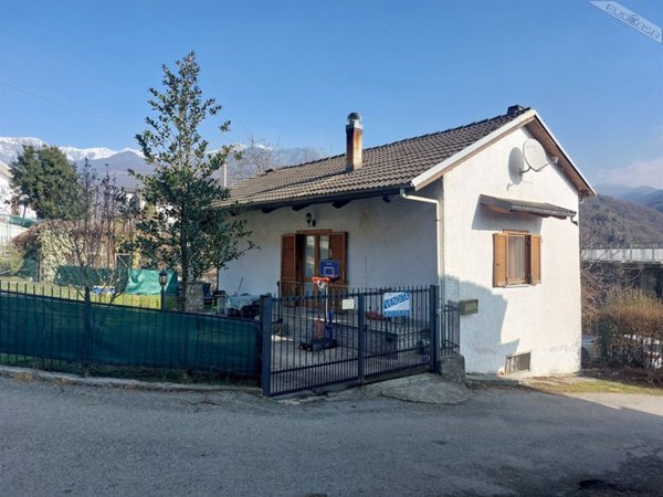 casa indipendente in vendita ad Inverso Pinasca