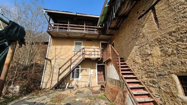 casa semindipendente in vendita ad Inverso Pinasca