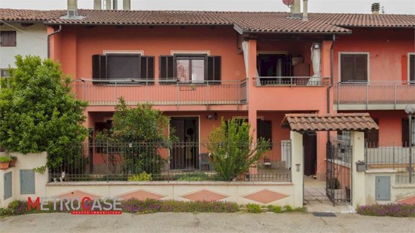 casa indipendente in vendita ad Isolabella