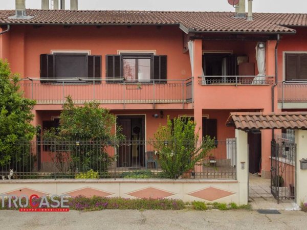 casa indipendente in vendita ad Isolabella