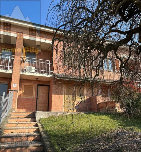 casa indipendente in vendita ad Isolabella
