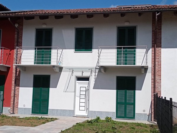 casa indipendente in vendita ad Isolabella