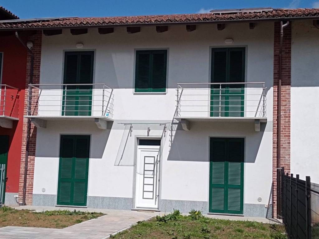 casa indipendente in vendita ad Isolabella