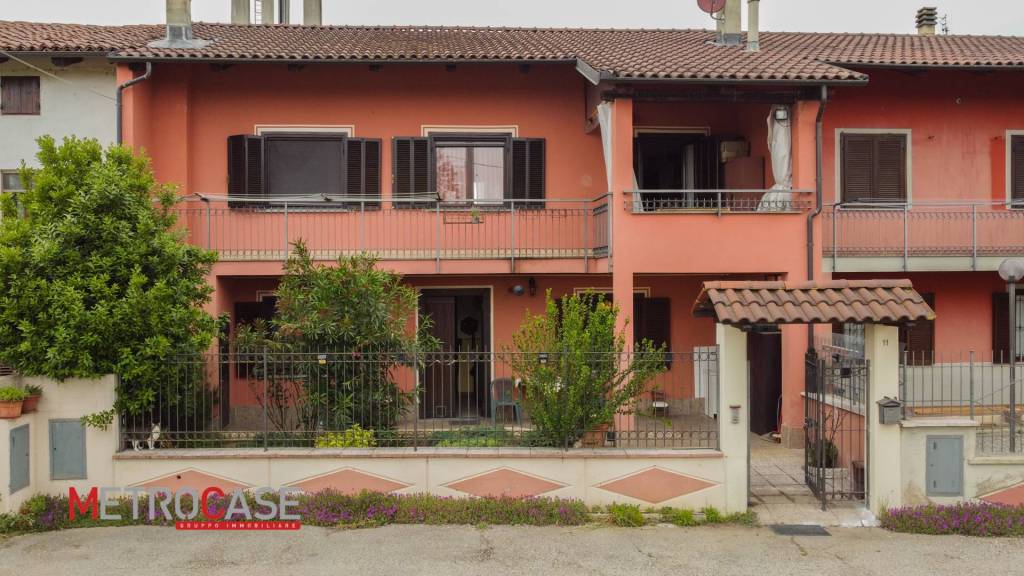 casa indipendente in vendita ad Isolabella