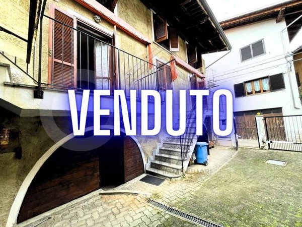 casa indipendente in vendita ad Issiglio