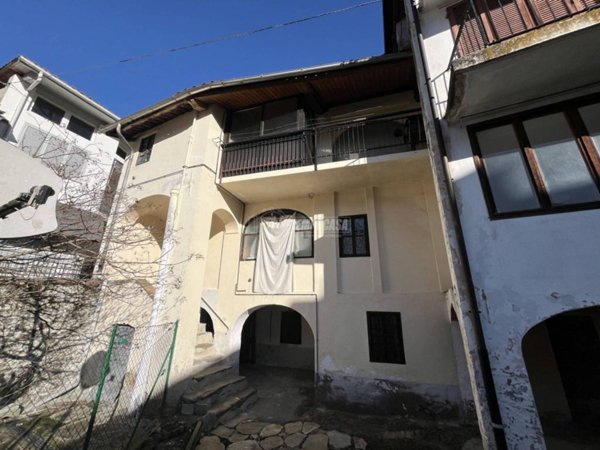 casa indipendente in vendita ad Issiglio