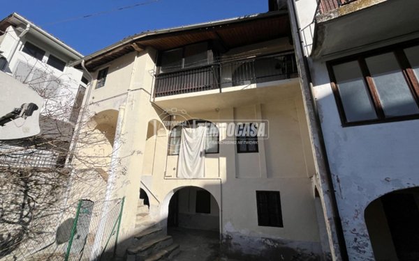 casa indipendente in vendita ad Issiglio