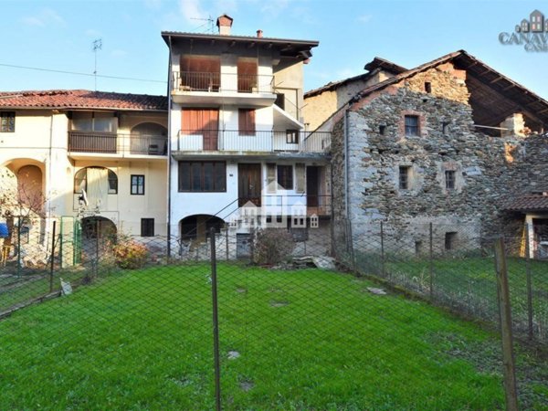 casa indipendente in vendita ad Issiglio