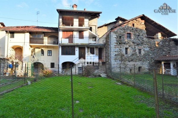 casa indipendente in vendita ad Issiglio