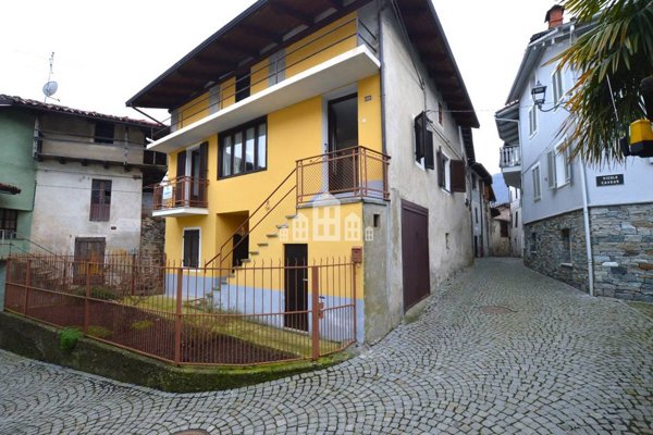 casa indipendente in vendita ad Issiglio