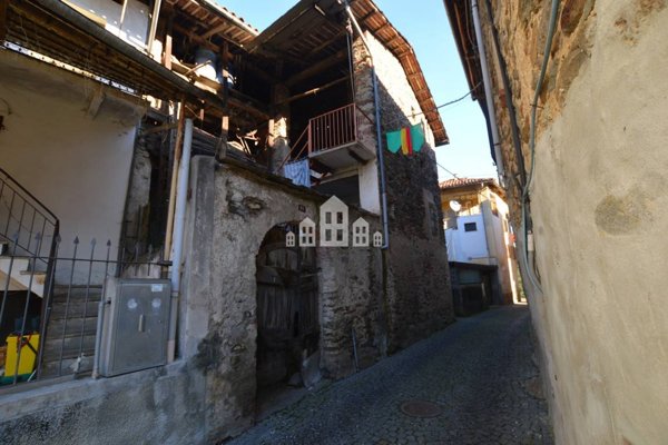 casa indipendente in vendita ad Issiglio