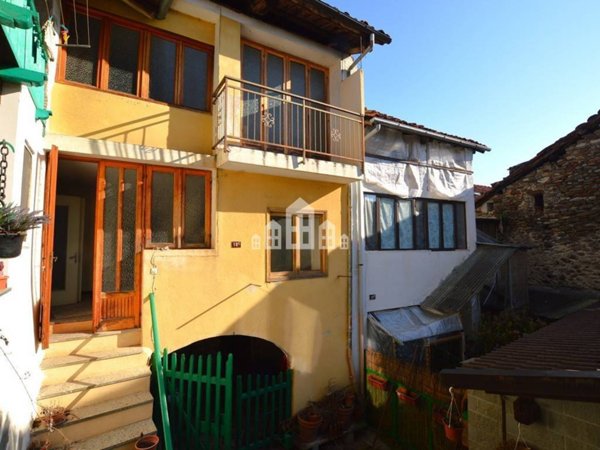 casa indipendente in vendita ad Issiglio