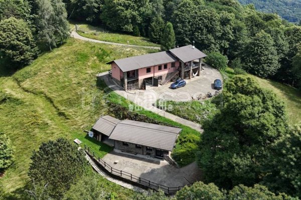 casa indipendente in vendita ad Issiglio
