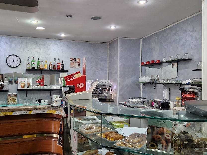 negozio in vendita ad Ivrea